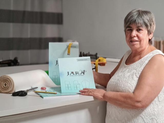 Fulgencia Marín presentando su libro JARA